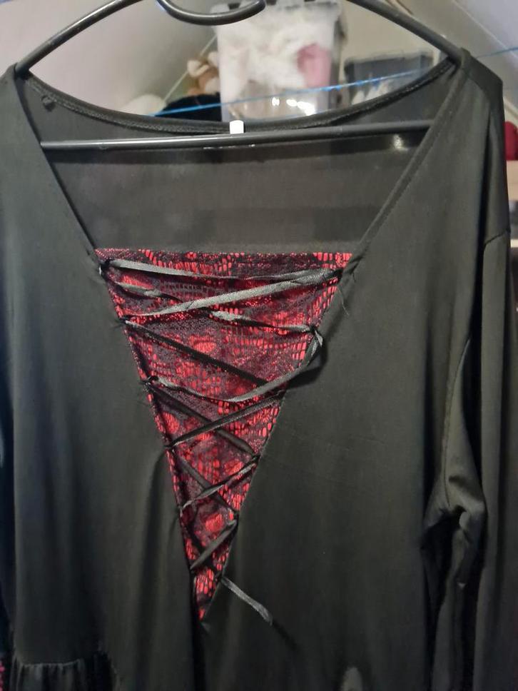 Gothic Jurk met Kant Details, Kleding | Dames, Jurken, Zo goed als nieuw, Maat 46/48 (XL) of groter, Zwart, Onder de knie, Ophalen of Verzenden