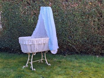 Wiegje beschikbaar voor biedingen