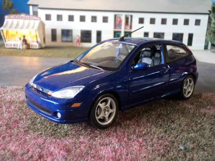 1:24 Ford Focus Mk.1 SVT - Maisto, Hobby en Vrije tijd, Modelauto's | 1:24, Nieuw, Maisto, Ophalen of Verzenden