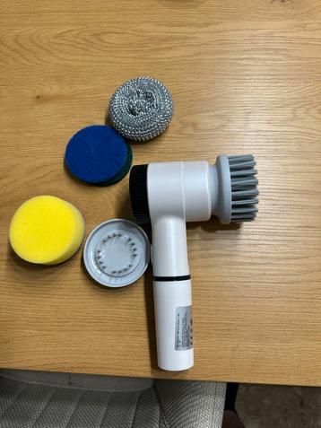 Elektrische Schoonmaakborstel met Verschillende Opzetstukken beschikbaar voor biedingen