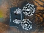 Hele  mooie zilverkleurige oorbellen, Sieraden, Tassen en Uiterlijk, Oorbellen, Ophalen of Verzenden, Nieuw, Zilver, Overige materialen
