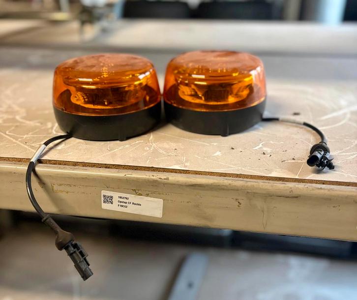 2 originele Volvo zwaailampen, Auto-onderdelen, Vrachtwagen-onderdelen, Volvo, Verlichting, Nieuw, Ophalen of Verzenden