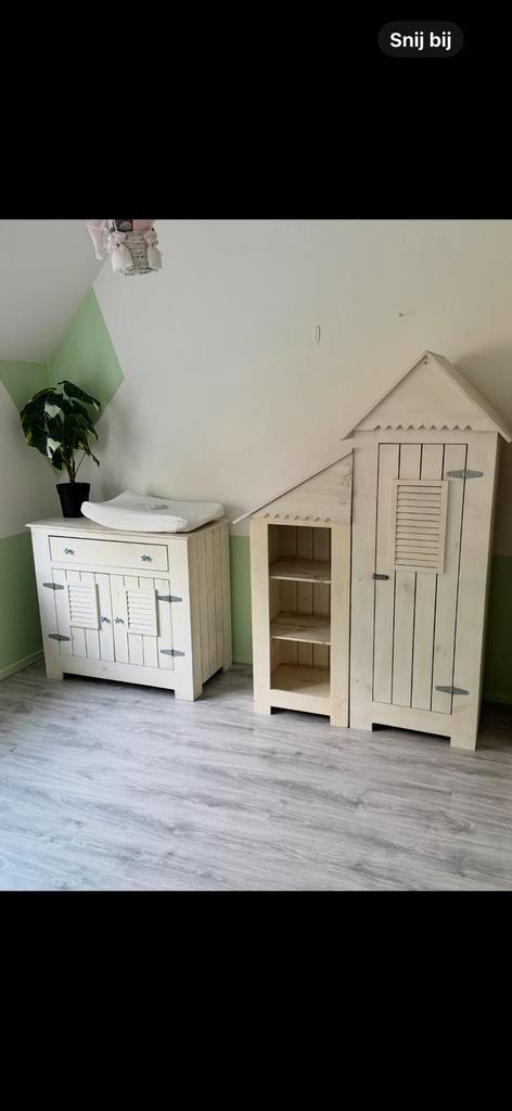 Moet weg !! Strandhuis kast en commode babykamer kinderkamer, Kinderen en Baby's, Kinderkamer | Complete kinderkamers, Zo goed als nieuw