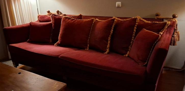 Kasteelbank in rode stof, Huis en Inrichting, Banken | Bankstellen, 75 tot 100 cm, Stof, Ophalen