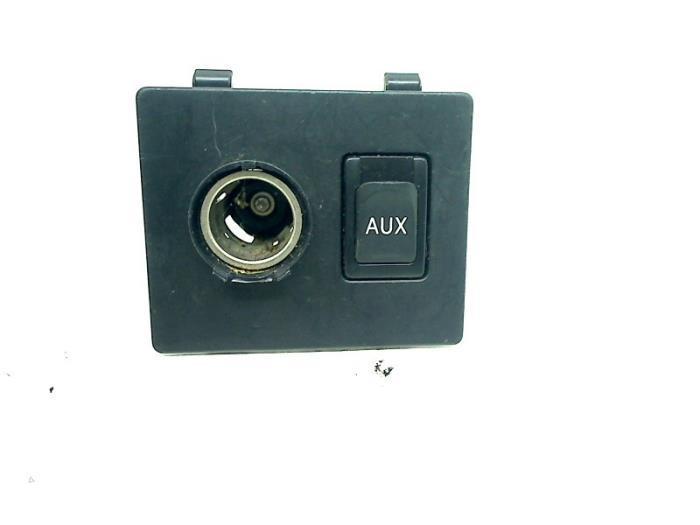 AUX/USB aansluiting van een Toyota Avensis, Auto-onderdelen, Elektronica en Kabels, Toyota, Gebruikt, 3 maanden garantie, Ophalen of Verzenden