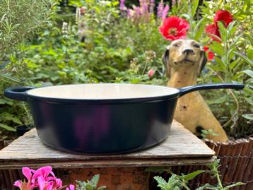 Le Creuset Signature Sauteuse Navy 26 cm Nieuwstaat beschikbaar voor biedingen