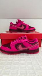Nike Dunk Low ‘Valentine’s Day’ mt 39, Ophalen of Verzenden, Nieuw, Beige, Sneakers of Gympen