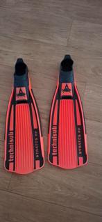 Duikvinnen/ flippers in goede staat, maat 41/42, Watersport en Boten, Duiken, Ophalen of Verzenden, Zo goed als nieuw, Zwem- of Duikvliezen