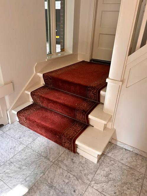 Twee 2 Traplopers klassiek in goede conditie 67cm breed, Huis en Inrichting, Stoffering | Vloerbedekking, Gebruikt, Tapijt, Rood
