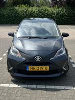Toyota Aygo 1.0 Vvt-i 69pk 5D 2017 Grijs, Auto's, Toyota, Voorwielaandrijving, Stof, 4 stoelen, Origineel Nederlands