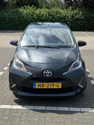Toyota Aygo 1.0 Vvt-i 69pk 5D 2017 Grijs beschikbaar voor biedingen