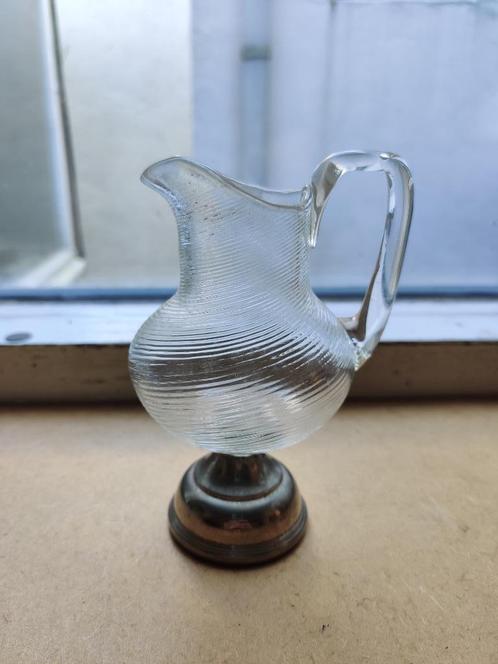 Kannetje fries draadglas zilverkleurige voet, Antiek en Kunst, Antiek | Glas en Kristal, Ophalen of Verzenden