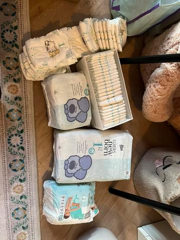 GRATIS! Newborn luiers (meer dan 100 stuks) beschikbaar voor biedingen