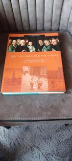 Het geheugen van een straat Wim Huppertz, Ophalen of Verzenden, 20e eeuw of later, Zo goed als nieuw