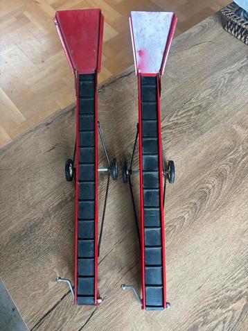 Transportbanden pakjes banden  international ertl beschikbaar voor biedingen