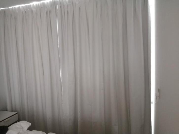 Nieuw! Hema 1X verduisterend overgordijn. Wit., Huis en Inrichting, Stoffering | Gordijnen en Lamellen, Nieuw, 200 cm of meer