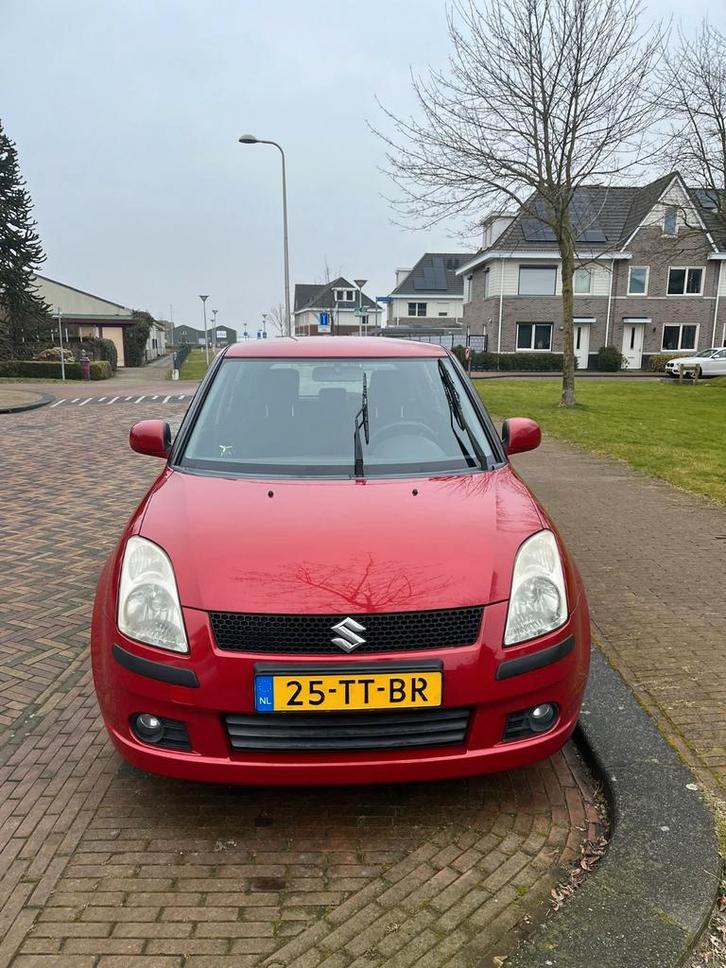 Suzuki Swift 1.3 5DRS 2007 Rood APK 10-2026 MOET WEG, Auto's, Suzuki, Particulier, Swift, ABS, Airconditioning, Android Auto, Apple Carplay