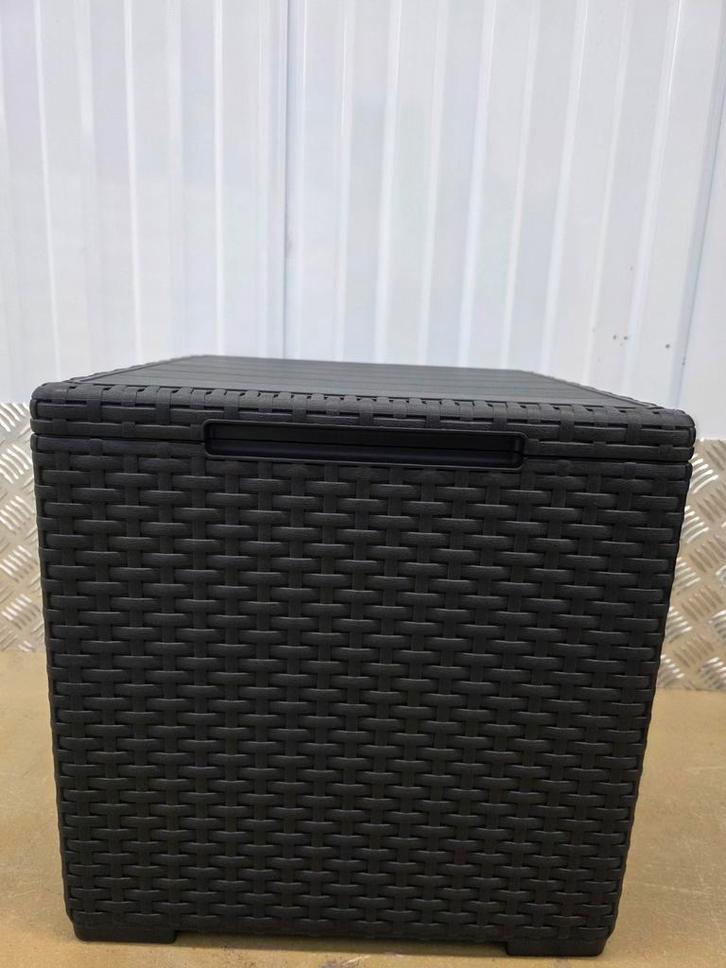 Kleine Tuinkussenbox / Poef / Bijzettafel, Tuin en Terras, Bergingen en Tuinkasten, Zo goed als nieuw, Overige typen, Kunststof