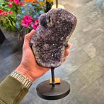 Amethist op standaard, Verzamelen, Mineralen en Fossielen, Ophalen of Verzenden, Mineraal