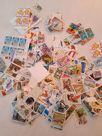 Kavel internationale postzegels postfris gestempeld  beschikbaar voor biedingen