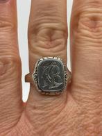 A582 Prachtige zilveren zegelring initialen KB maat 19,5, Sieraden, Tassen en Uiterlijk, Antieke sieraden, Ophalen of Verzenden