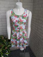 Jurk met flamingo's maat XS, Kleding | Dames, Jurken, Ophalen of Verzenden, Nieuw, Maat 34 (XS) of kleiner, Onder de knie