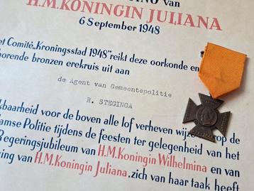 Medaille politie inhuldiging Juliana 1949 met oorkonde  beschikbaar voor biedingen