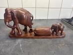 Handgemaakt houten beeld – Olifanten met last, Antiek en Kunst, Ophalen of Verzenden