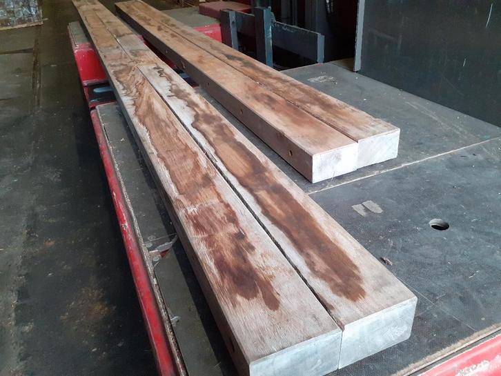 Azobe draglineschotten 9x28x419 en 9x28x608 cm - 2 stuks, Tuin en Terras, Palen, Balken en Planken, Gebruikt, Balken, 250 cm of meer