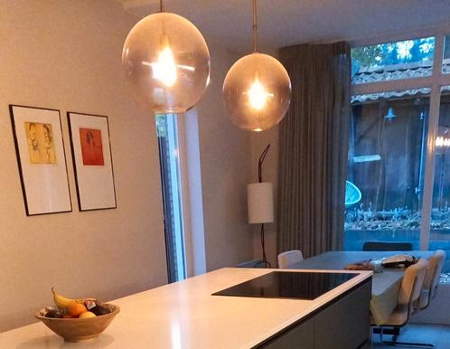 2 glazen bol hanglampen bijna gratis, Huis en Inrichting, Lampen | Hanglampen, Zo goed als nieuw, 75 cm of meer, Glas, Ophalen