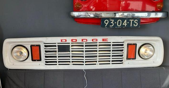Wallpiece DODGE W200 D200 GMC wandlamp met LED grille USA, Verzamelen, Automerken, Motoren en Formule 1, Zo goed als nieuw, Auto's
