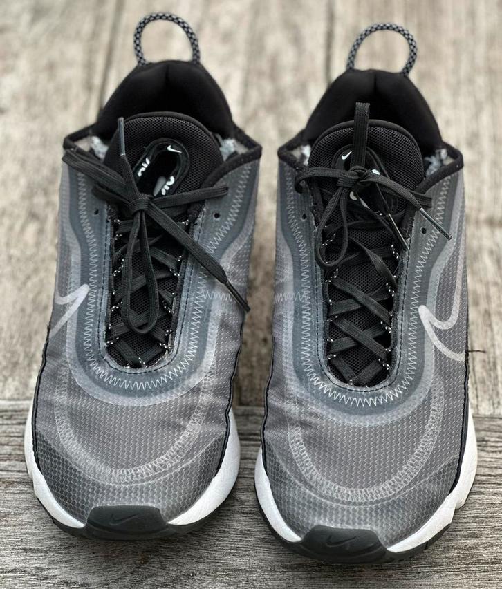 Nike Air Max 2090 dames mt 40,5, Sport en Fitness, Loopsport en Atletiek, Gebruikt, Hardloopschoenen, Nike, Ophalen