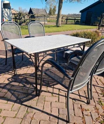 Zwart Tuinset Antiek onderstel, marmeren blad en 4 stoelen  beschikbaar voor biedingen