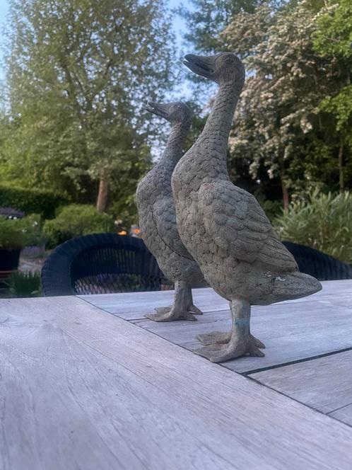Twee tuinbeelden van eenden zink/ brons., Tuin en Terras, Tuinbeelden, Gebruikt, Dierenbeeld, Metaal, Ophalen of Verzenden