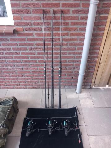3 Schitterende Fox Explorer 8/10 ft Karperhengels en molens. beschikbaar voor biedingen