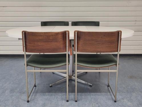 Vintage eettafel Pastoe witte uitschuifbare tafel ovaal, Huis en Inrichting, Tafels | Eettafels, Gebruikt, 100 tot 150 cm, 150 tot 200 cm