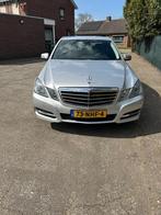 Mercedes-Benz E-Klasse 1.8 E200 CGI Sedan AUT 2009 Grijs, Auto's, Mercedes-Benz, Achterwielaandrijving, 4 cilinders, Particulier