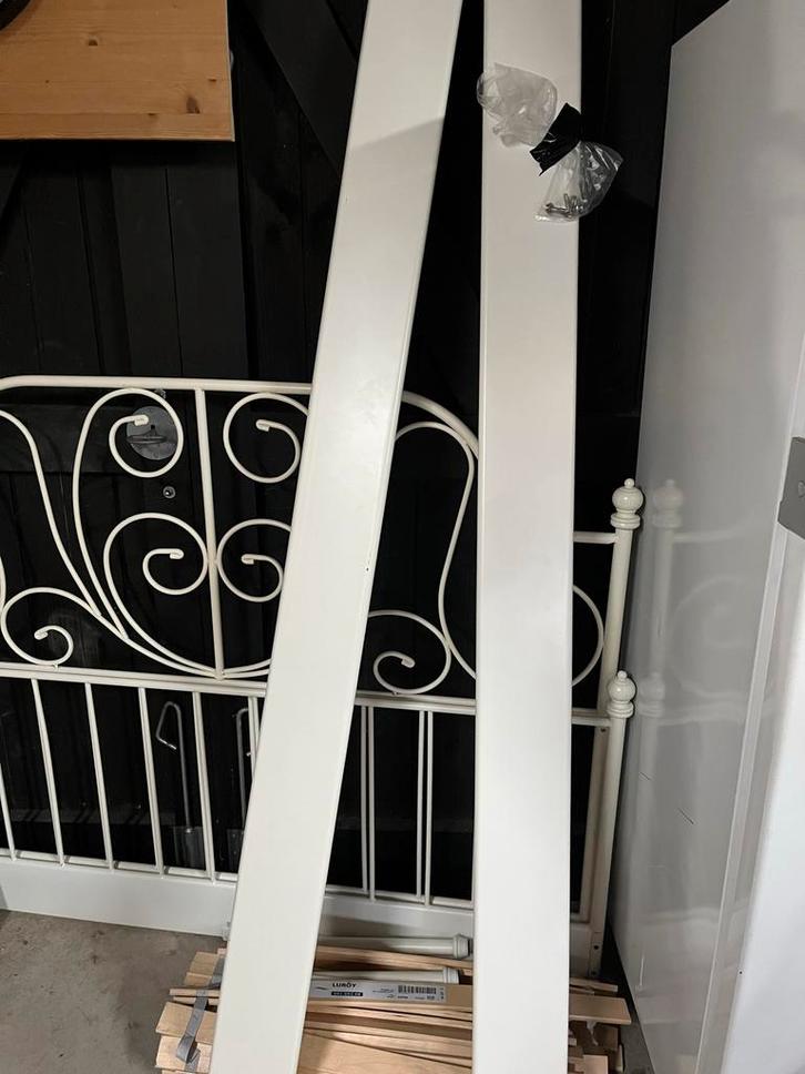 Bedframe met lattenbodem IKEA, Huis en Inrichting, Slaapkamer | Bedden, Gebruikt, Tweepersoons, 140 cm, 200 cm, Metaal, Wit, Ophalen of Verzenden
