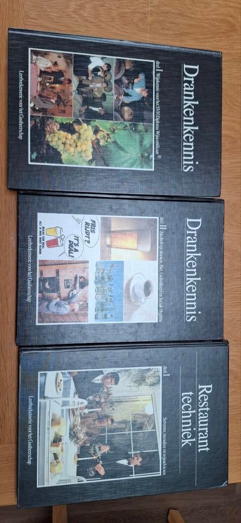 Drankenkennis 1 en 2    restaurant techniek, Boeken, Studieboeken en Cursussen, Ophalen, Gamma, Zo goed als nieuw
