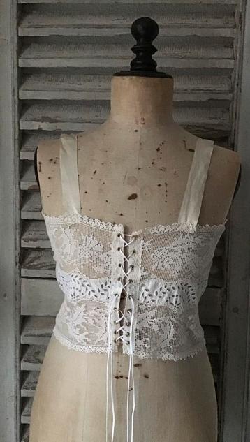 Lingerie/Frans lingerie/onderhemdje/corsethemdje/kant beschikbaar voor biedingen