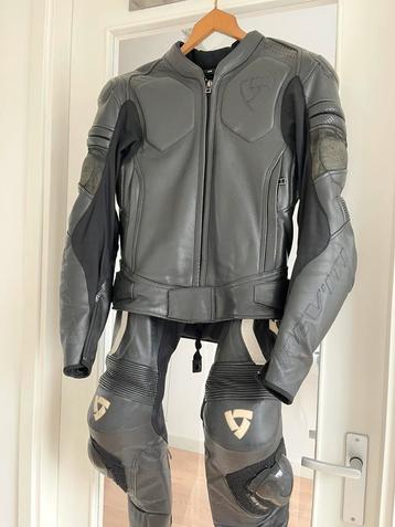 Tweedelig Rev’it leren motorpak beschikbaar voor biedingen