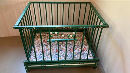 Prachtige vintage handgeschildere Kibofa box incl.boxkleed, Kinderen en Baby's, Boxen, Zo goed als nieuw, Rechthoekig, Boxkleed