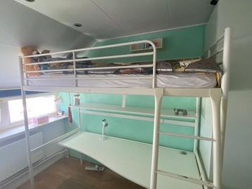 Hoogslaper met bureau IKEA beschikbaar voor biedingen