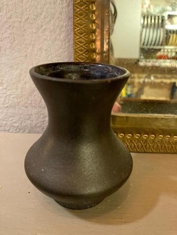 Vintage zwart mat geglazuurd keramiek vaasje bloemenvaasje beschikbaar voor biedingen