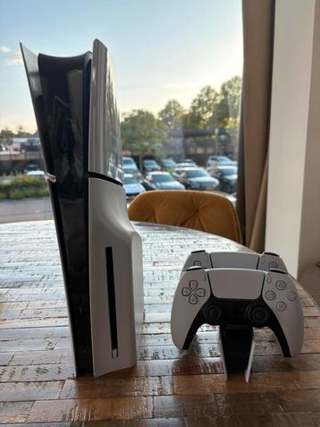 Sony Playstation 5 inclusief twee controllers beschikbaar voor biedingen