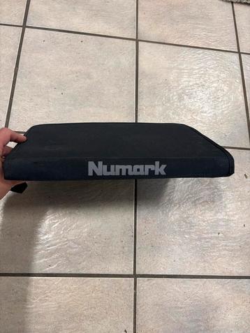Numark Draaitafel Case + Stand beschikbaar voor biedingen