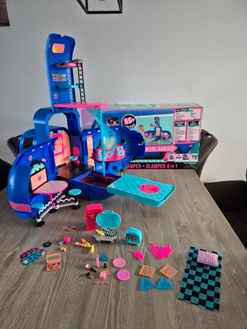 LOL glamper/ camper met super vele extra's en 10 poppetjes  beschikbaar voor biedingen