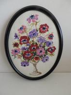 geborduurde bloemen in lijstje, Antiek en Kunst, Ophalen of Verzenden