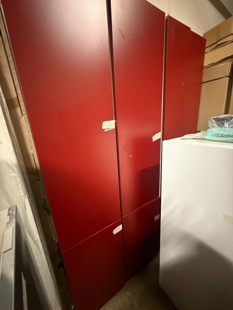 Hoge kasten rood Merk Pronorm, Huis en Inrichting, Kasten | Lockerkasten, Gebruikt, Ophalen