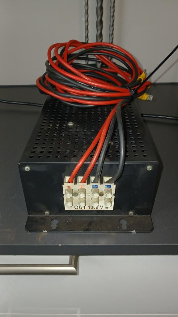 Omvormer van 220v naar 2x 12v., Ophalen of Verzenden, Gebruikt